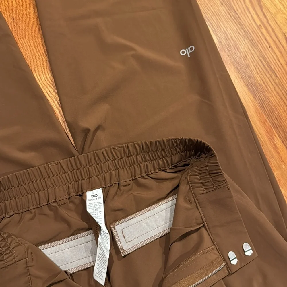 ALO Yoga Wide Leg Pants in Brown